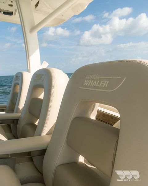 2019 Boston Whaler 380 Outrage