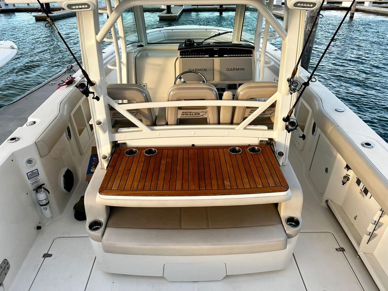 2019 Boston Whaler 380 Outrage