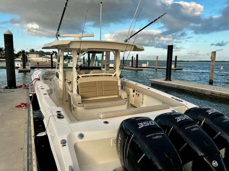 2019 Boston Whaler 380 Outrage