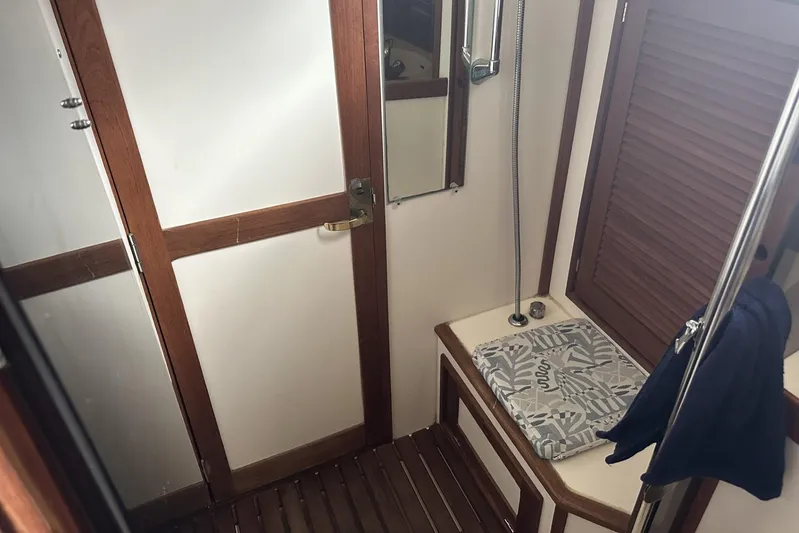 Bittersweet Yacht Photos Pics 1998 Tartan 4100 yacht bathroom with wooden accents and shower area.