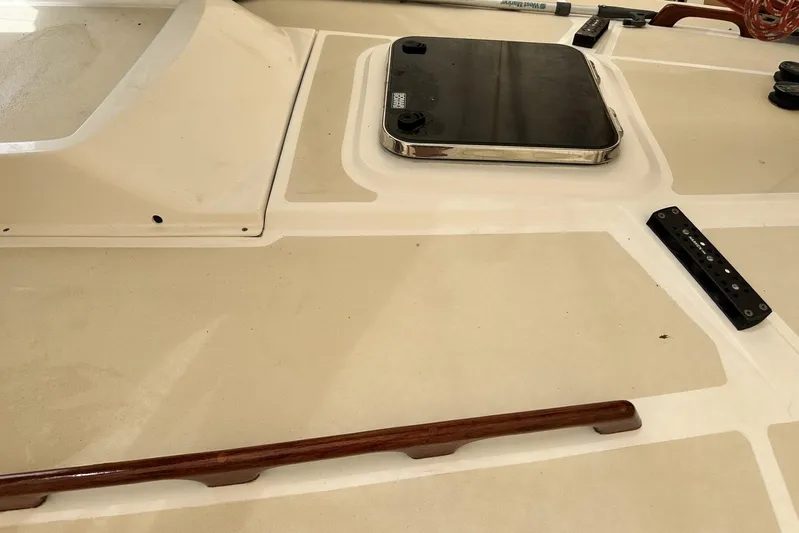 Bittersweet Yacht Photos Pics Deck of 1998 Tartan 4100 sailboat with hatch and wooden handrail.