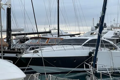 2007 Azimut 68S