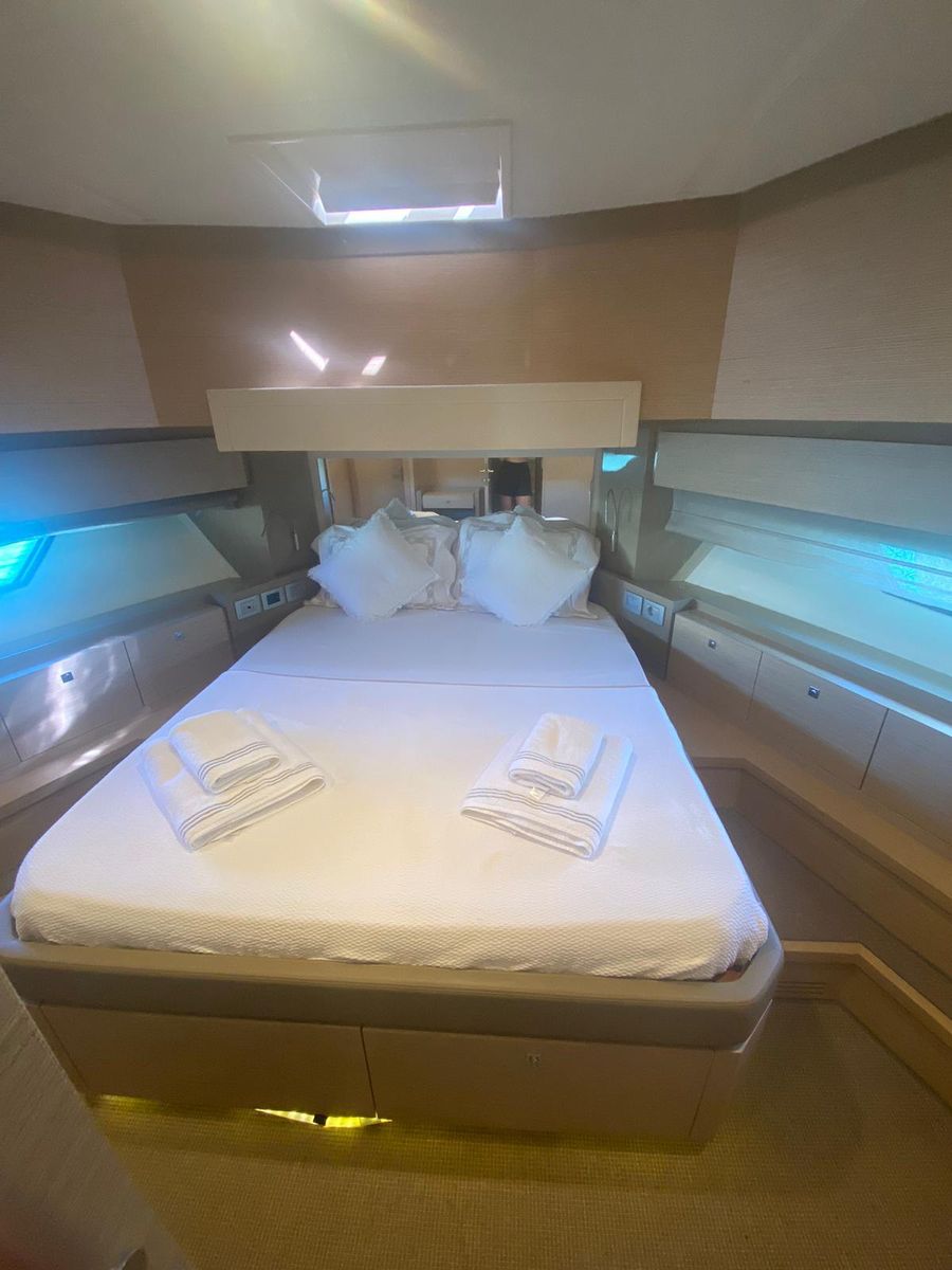 2012 Ferretti Yachts 75 