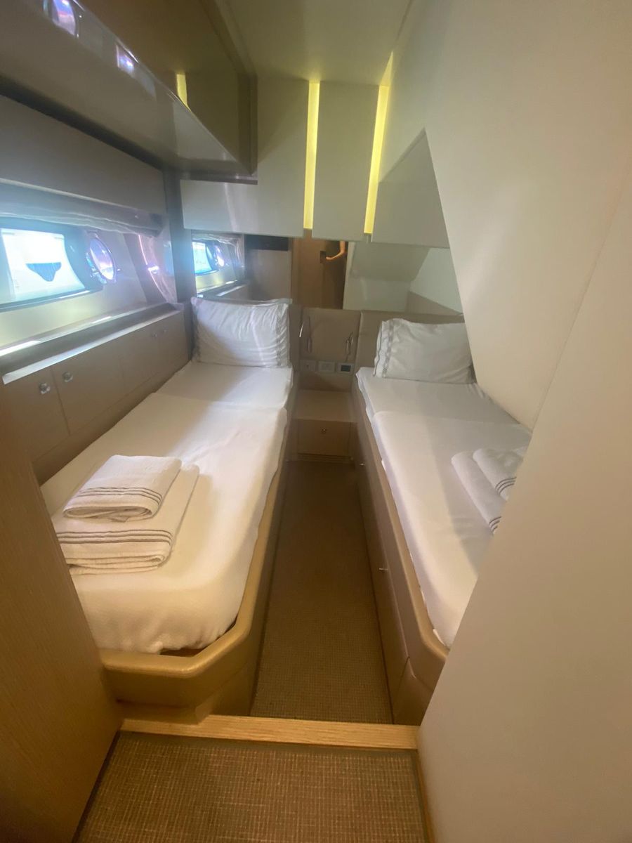 2012 Ferretti Yachts 75 