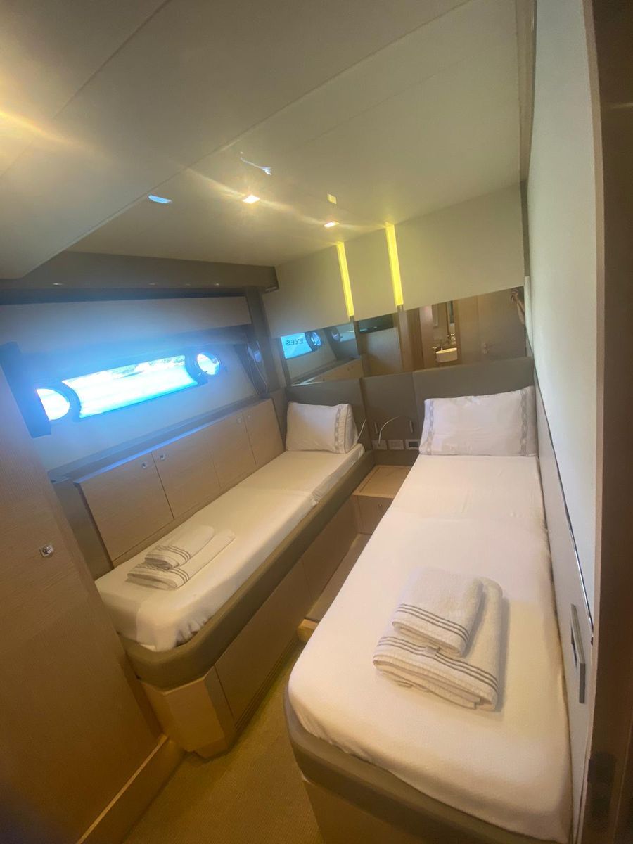 2012 Ferretti Yachts 75 