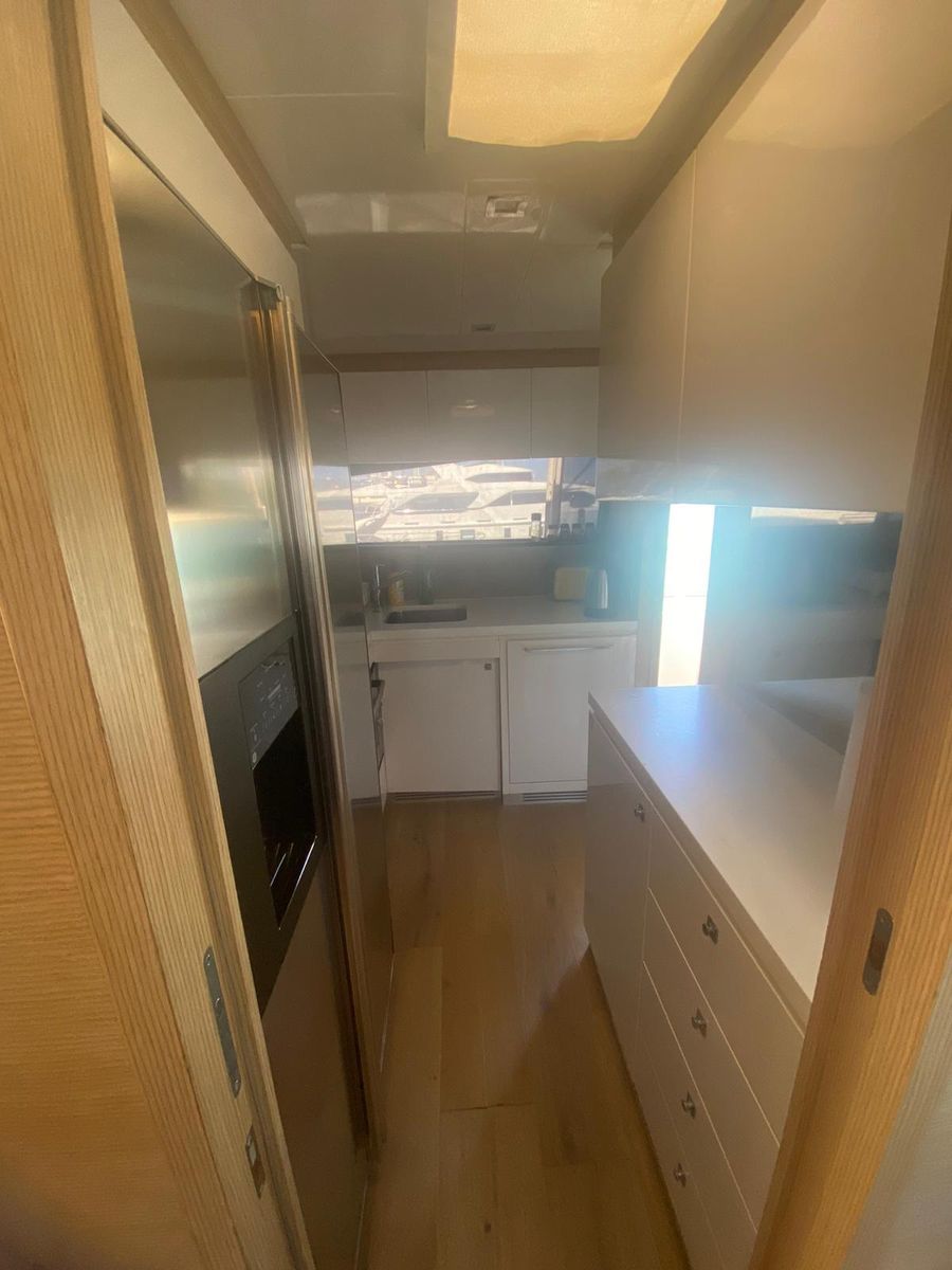 2012 Ferretti Yachts 75 