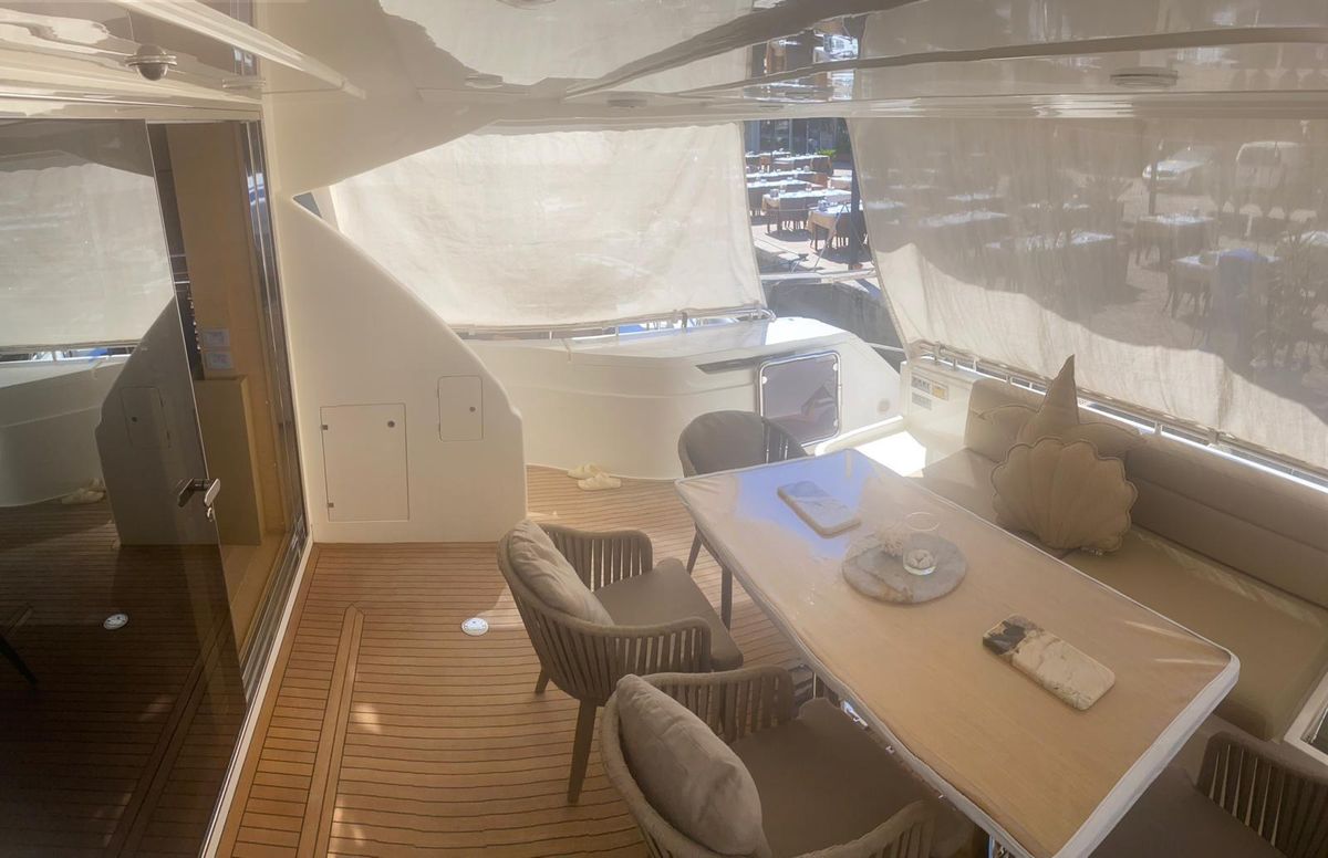 2012 Ferretti Yachts 75 