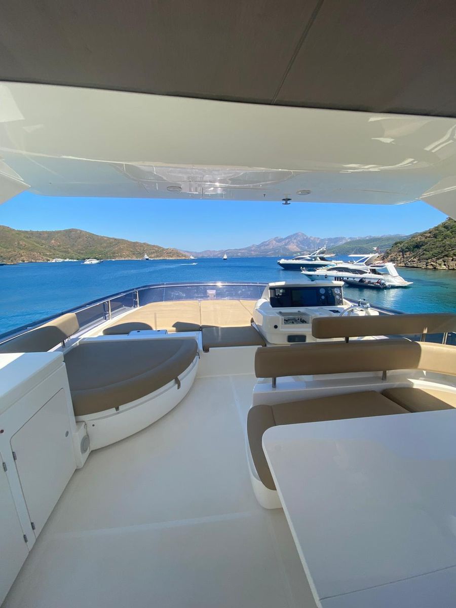 2012 Ferretti Yachts 75 