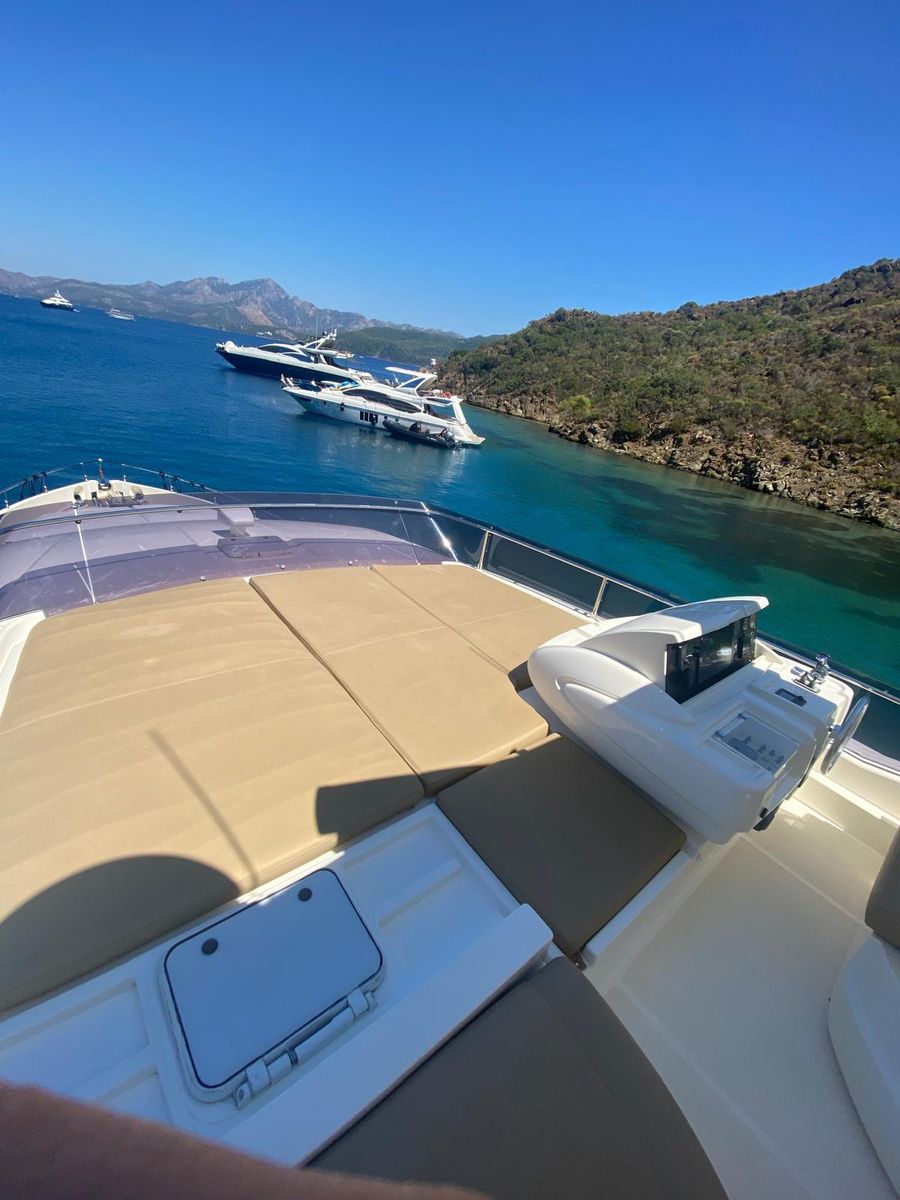 2012 Ferretti Yachts 75 
