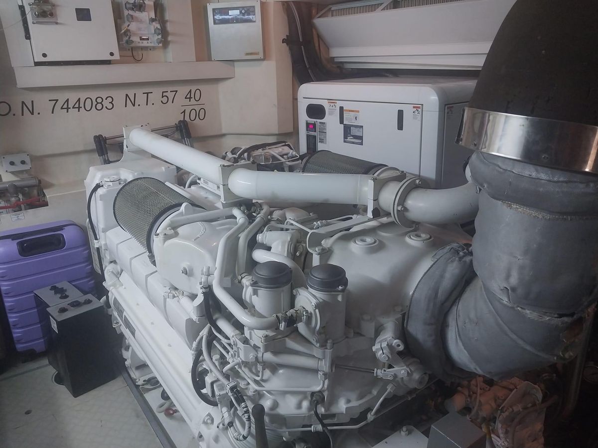 2012 Ferretti Yachts 75 