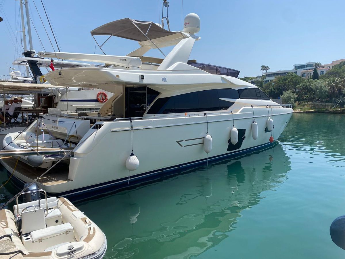 2012 Ferretti Yachts 75 