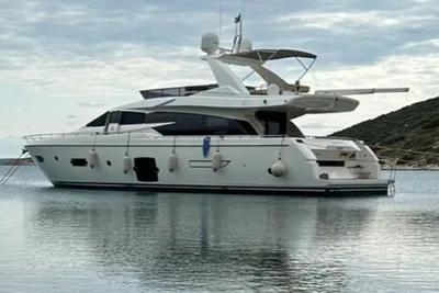 Ferretti Yachts 720