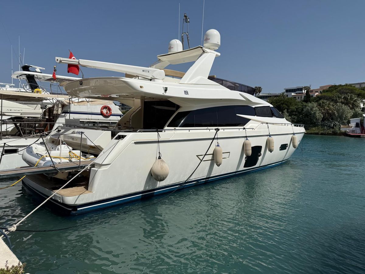 2012 Ferretti Yachts 75 