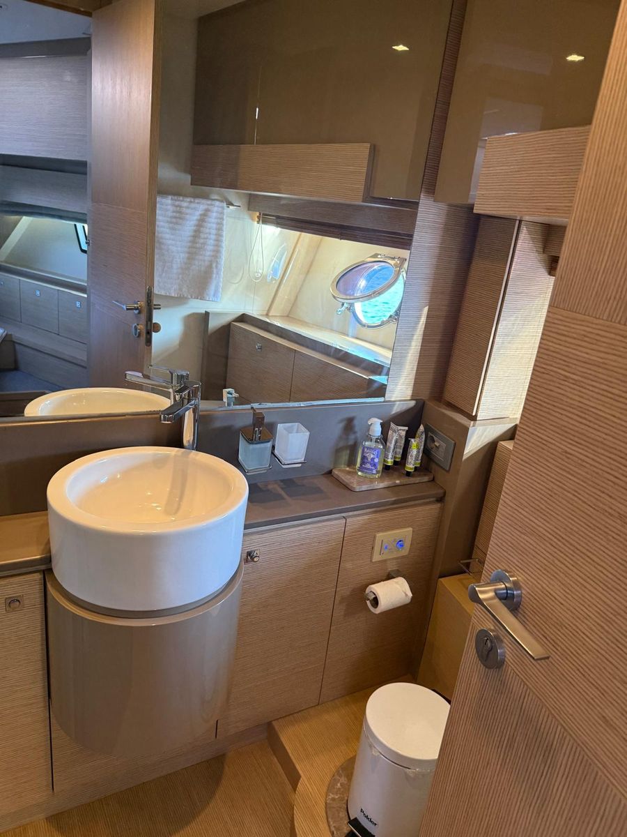 2012 Ferretti Yachts 75 