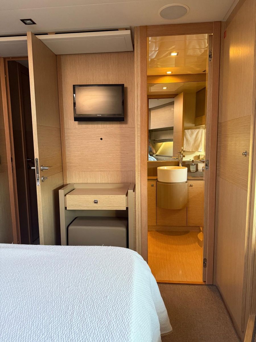 2012 Ferretti Yachts 75 