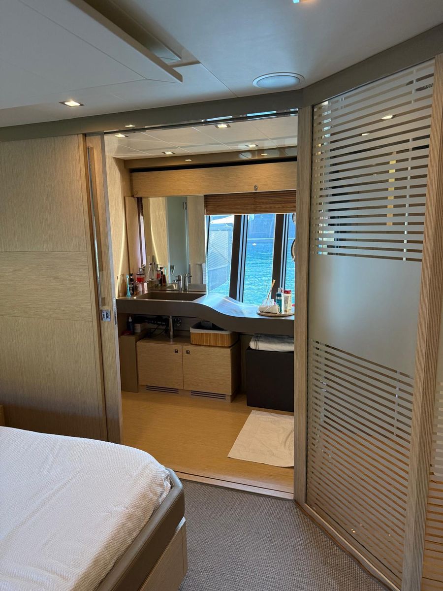 2012 Ferretti Yachts 75 