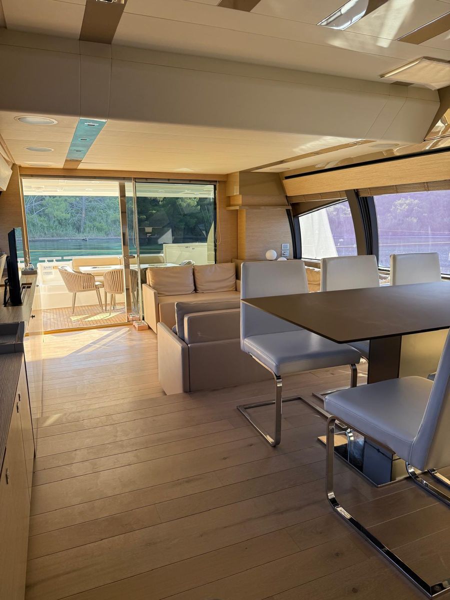 2012 Ferretti Yachts 75 