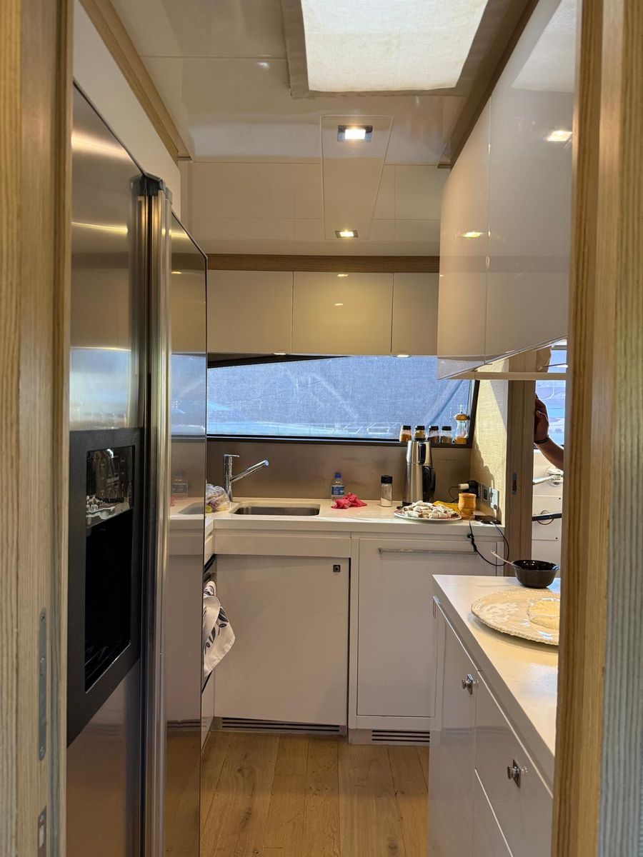 2012 Ferretti Yachts 75 