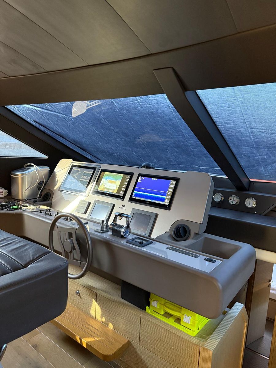 2012 Ferretti Yachts 75 