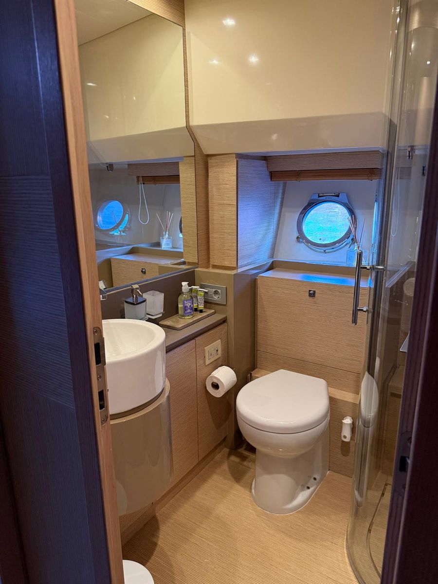 2012 Ferretti Yachts 75 