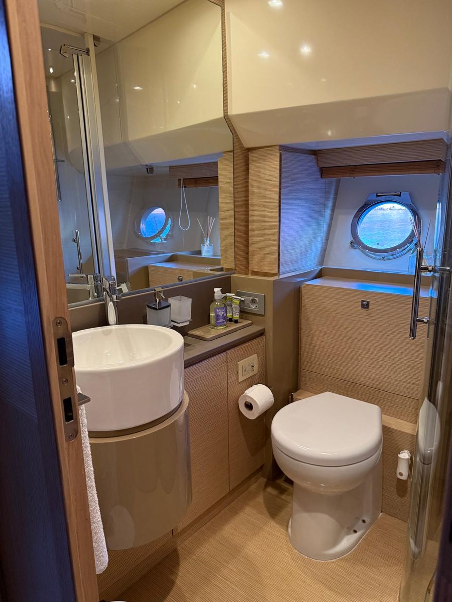2012 Ferretti Yachts 75 