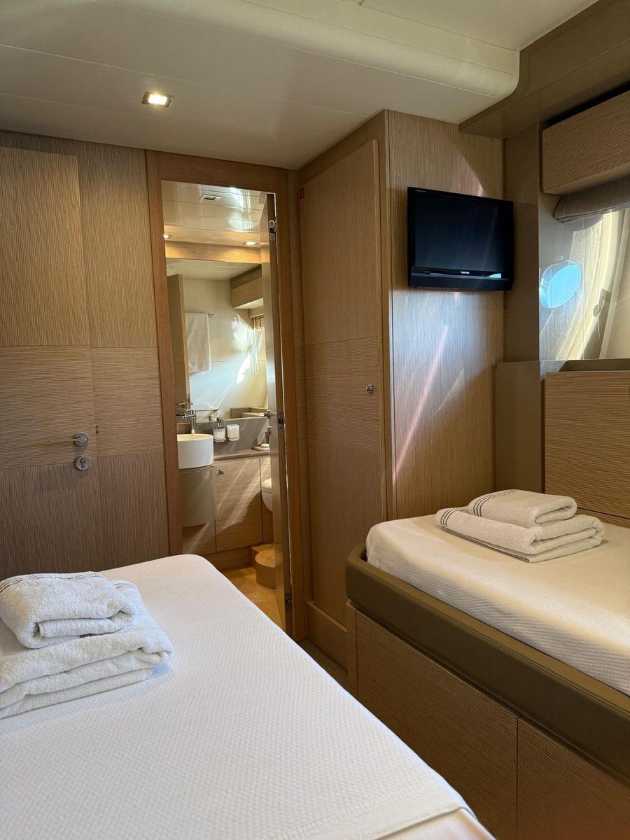 2012 Ferretti Yachts 75 