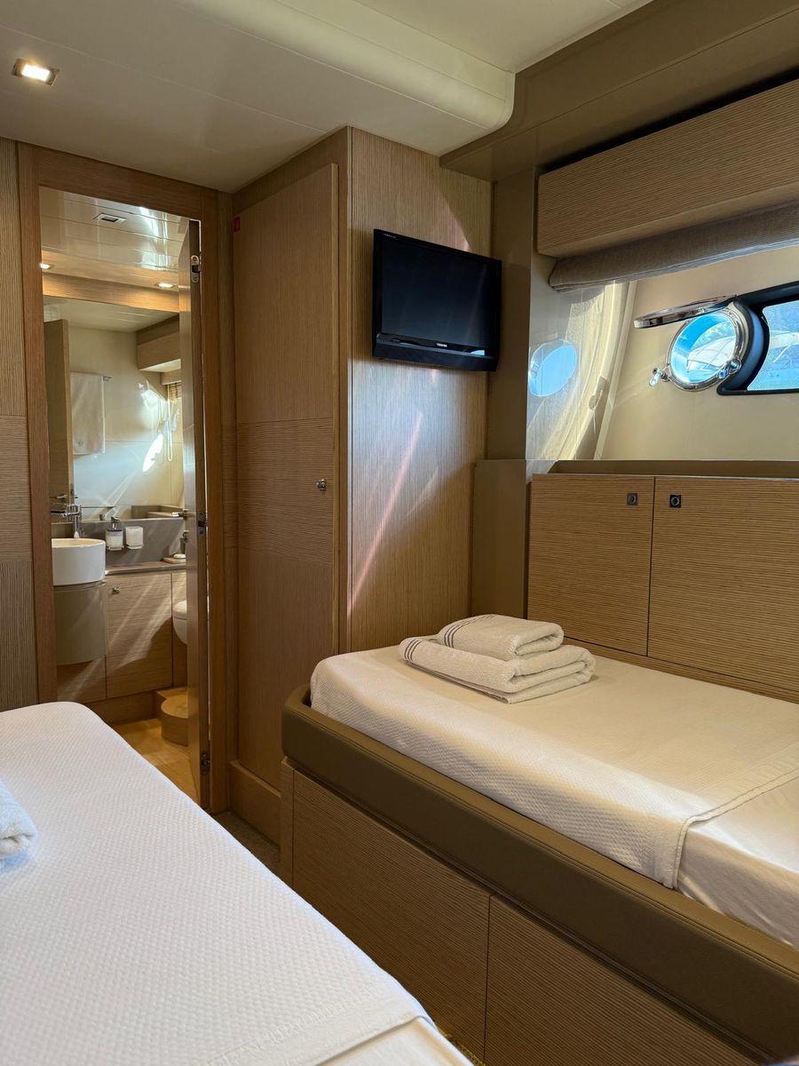 2012 Ferretti Yachts 75 