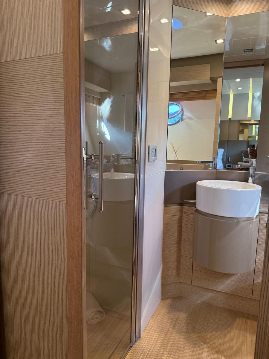 2012 Ferretti Yachts 75 