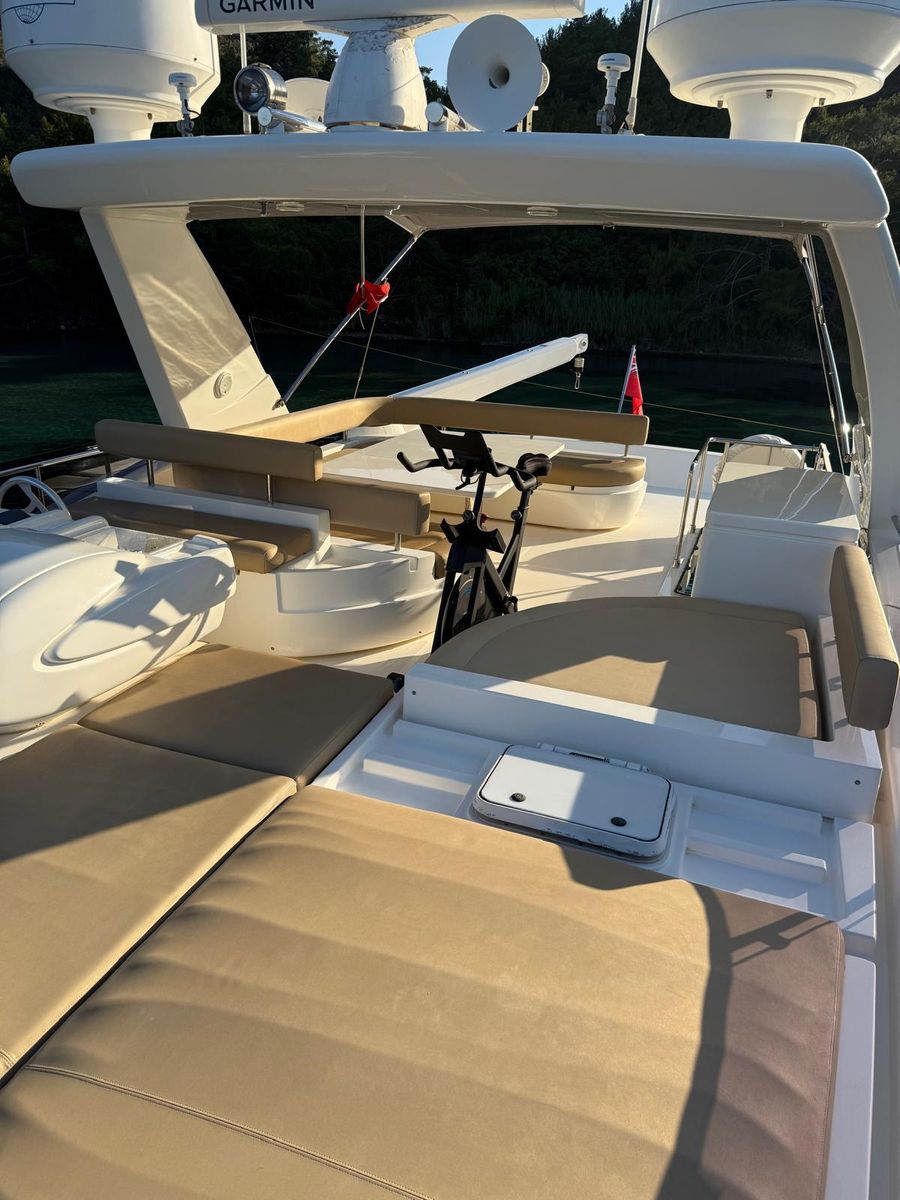 2012 Ferretti Yachts 75 