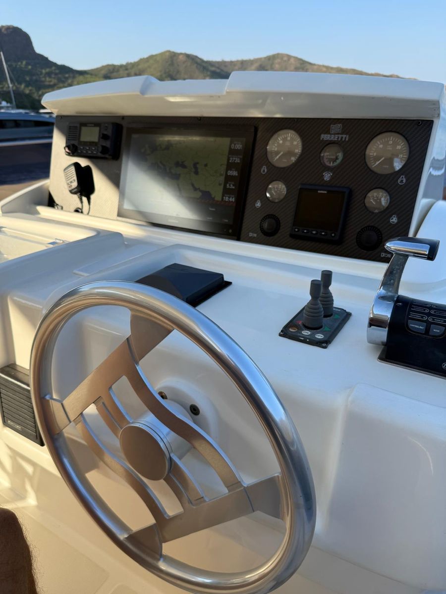 2012 Ferretti Yachts 75 