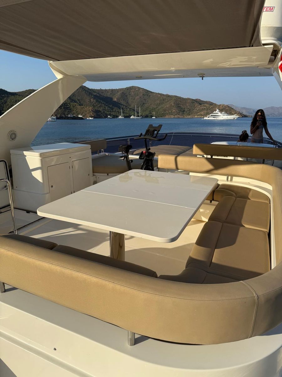 2012 Ferretti Yachts 75 