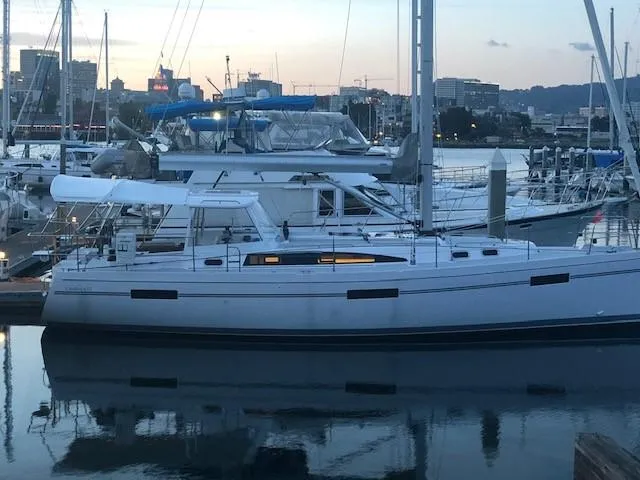 Aolani II Yacht Photos Pics 