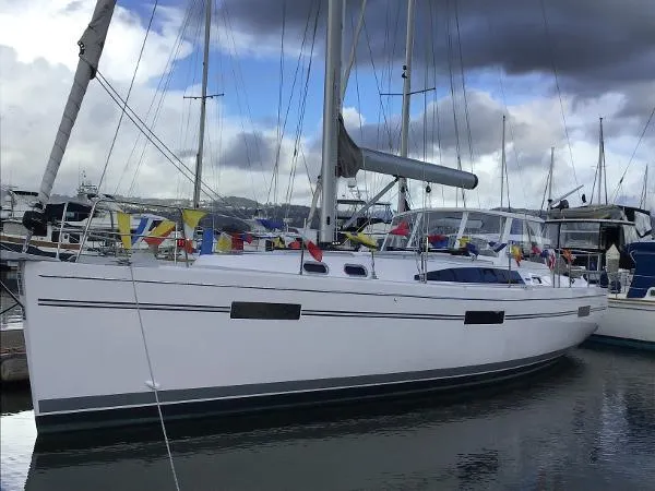 Aolani II Yacht Photos Pics 