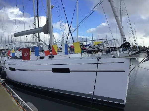 Aolani II Yacht Photos Pics 