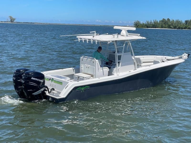 2019 Invincible 33 Center Console