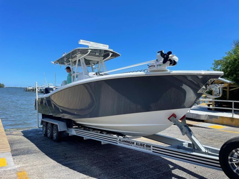 2019 Invincible 33 Center Console