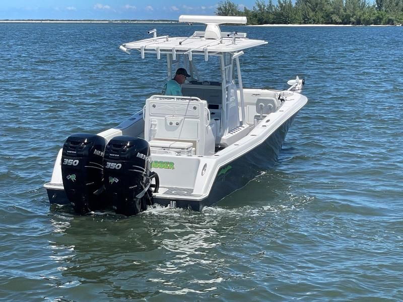 2019 Invincible 33 Center Console