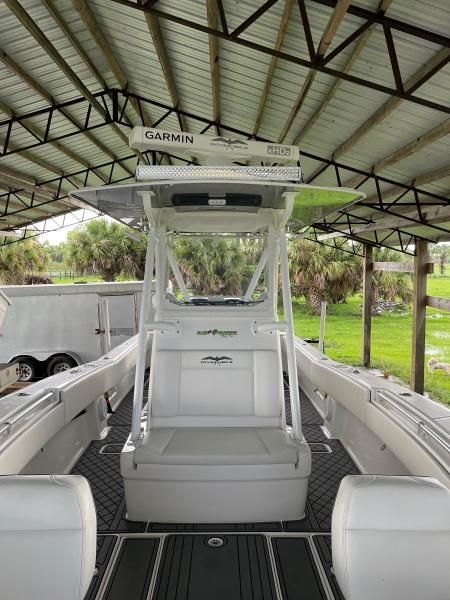 2019 Invincible 33 Center Console