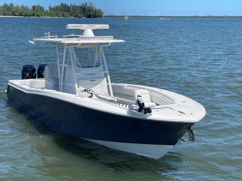 2019 Invincible 33 Center Console