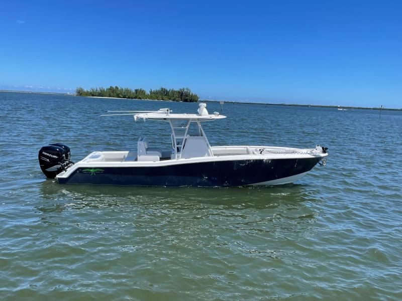 2019 Invincible 33 Center Console