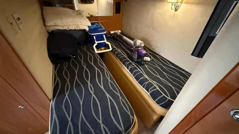  Yacht Photos Pics 2003 Regal Commodore 4260 cabin with twin beds and nautical decor.