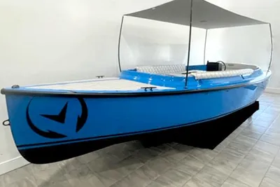 Vision Marine Technologies Fantail 217