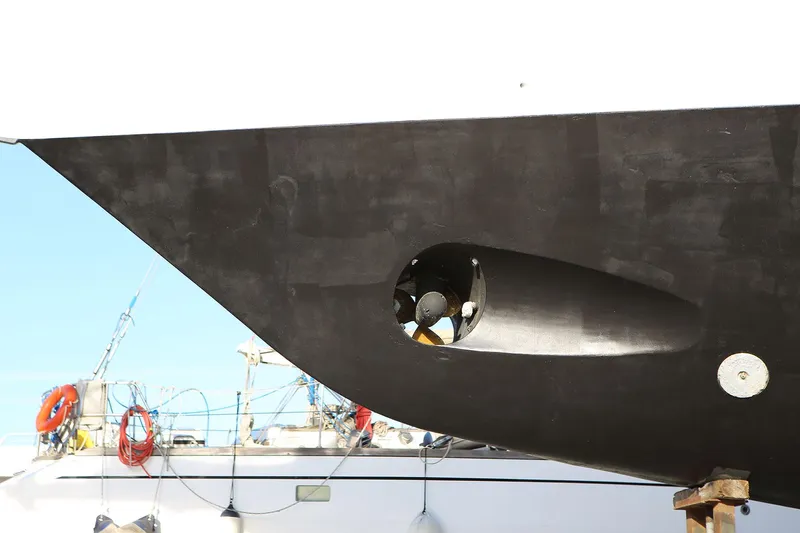 Hide N Sea Yacht Photos Pics Bow thruster