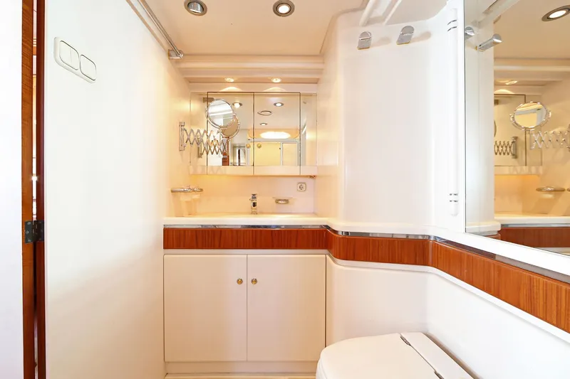 Hide N Sea Yacht Photos Pics Master bathroom
