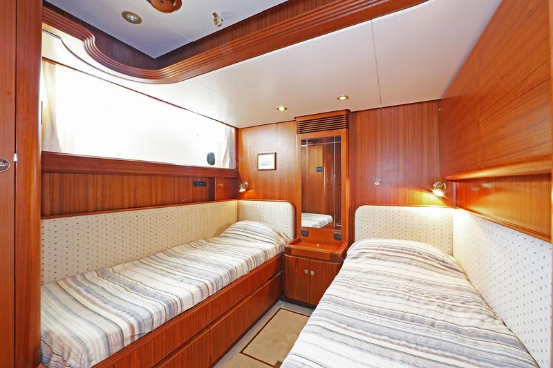Hide N Sea Yacht Photos Pics Guest cabin 1 w/ Pullmann