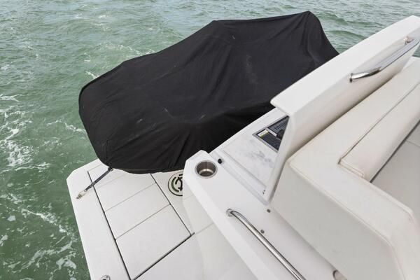 2020 Cruisers Yachts 46 
