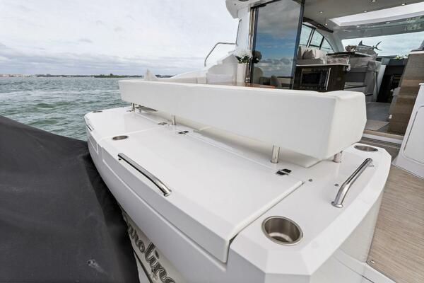 2020 Cruisers Yachts 46 