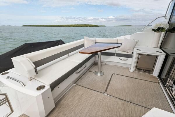 2020 Cruisers Yachts 46 