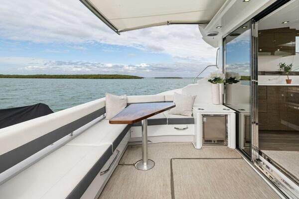 2020 Cruisers Yachts 46 