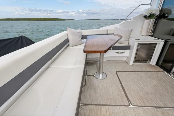 2020 Cruisers Yachts 46 